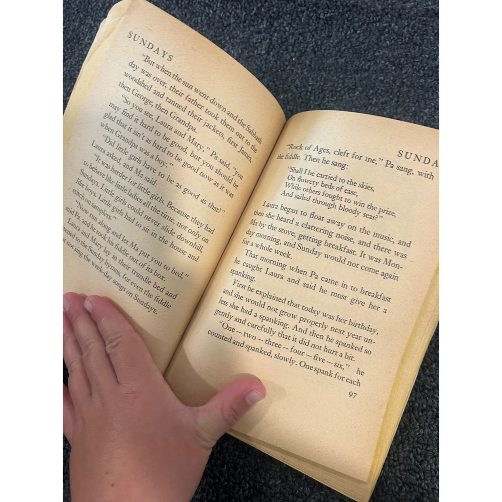 Little House in the Big Woods Laura Ingalls Wilder 1983 Scholastic - Picture 7 of 8